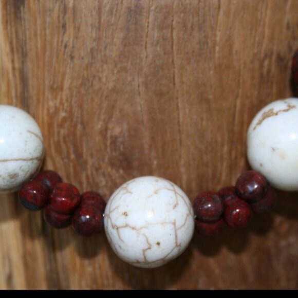 Hand made necklace Brecciated Jasper Magnesite semi precious stone beaded - Picture 3 of 3